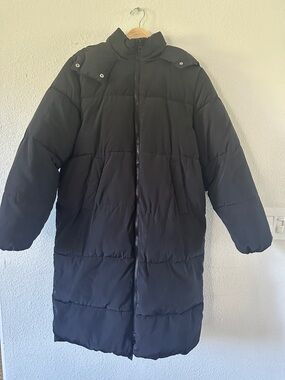 H&M Knee Length Black Puffer Jacket - Small